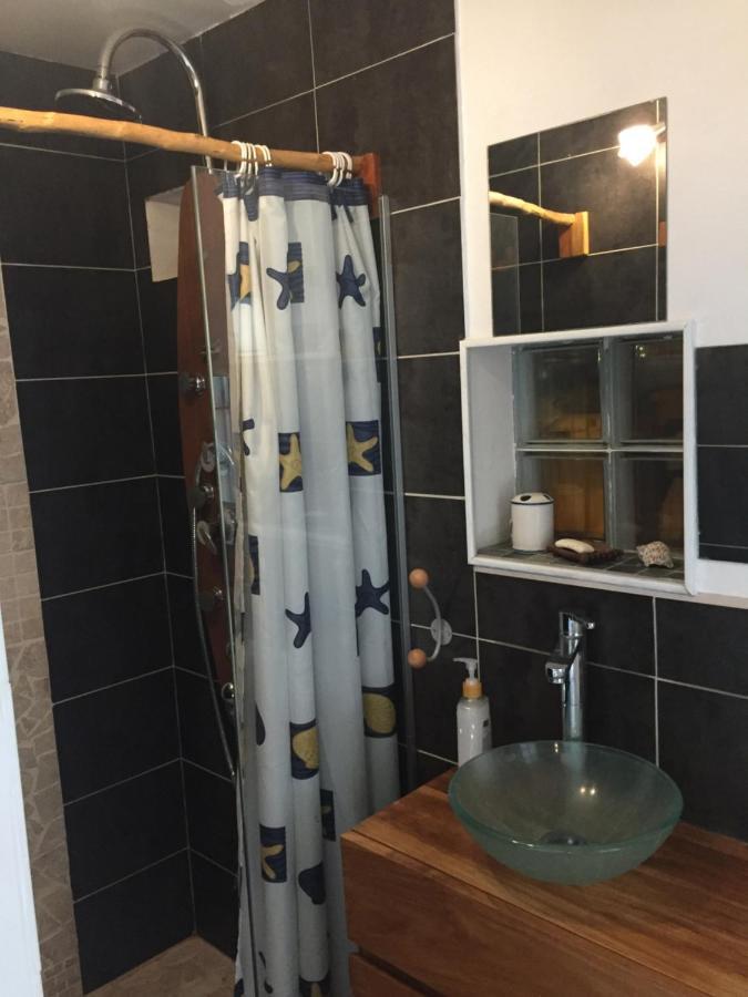 Ferienwohnung Studio Independant Dans Propriete Avec Piscine Et Wifi Saint-Gilles-les-Bains Exterior foto