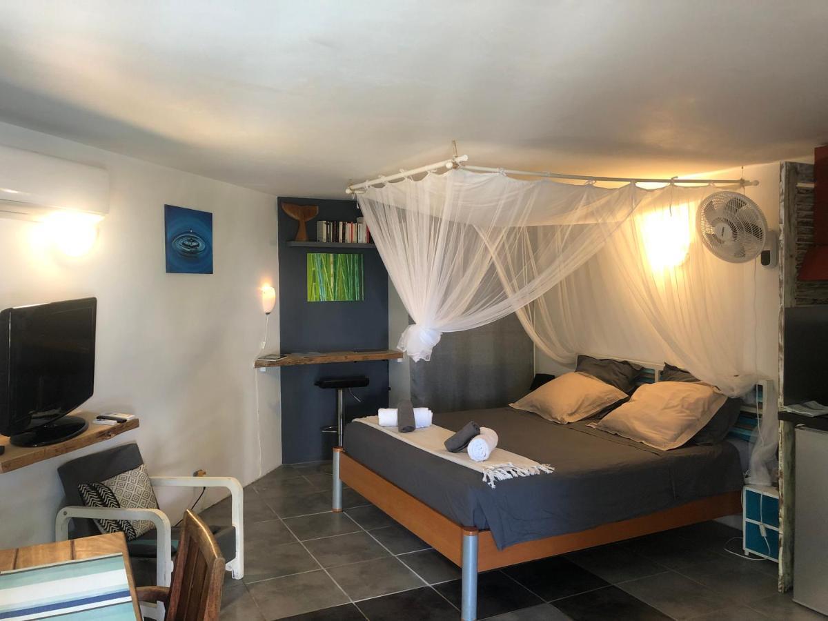 Ferienwohnung Studio Independant Dans Propriete Avec Piscine Et Wifi Saint-Gilles-les-Bains Exterior foto